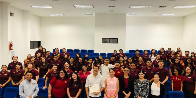 TRABAJÓ OOMSAPAS LOS CABOS EN MANTENIMIENTO DE LÍNEA DE DRENAJE PARA EL CENTRO DE SAN JOSÉ DEL CABO