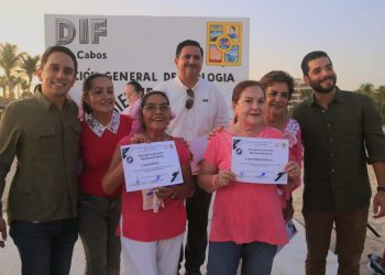 CELEBRÓ DIF LOS CABOS LA LIBERACIÓN DE TORTUGAS CON PERSONAS SOBREVIVIENTES DE CÁNCER DE MAMA