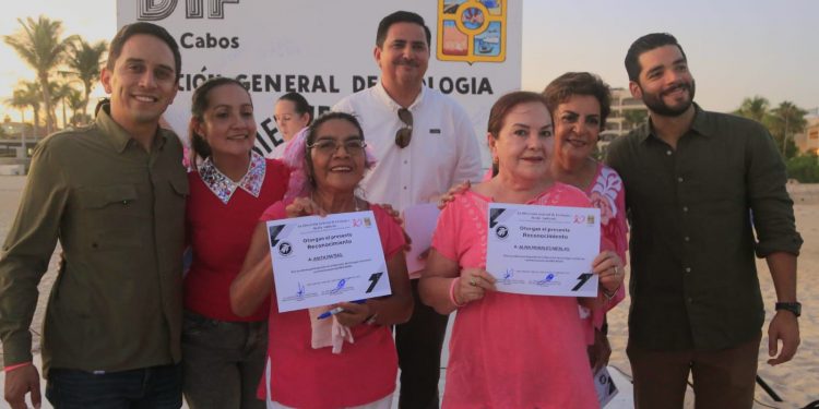 CELEBRÓ DIF LOS CABOS LA LIBERACIÓN DE TORTUGAS CON PERSONAS SOBREVIVIENTES DE CÁNCER DE MAMA