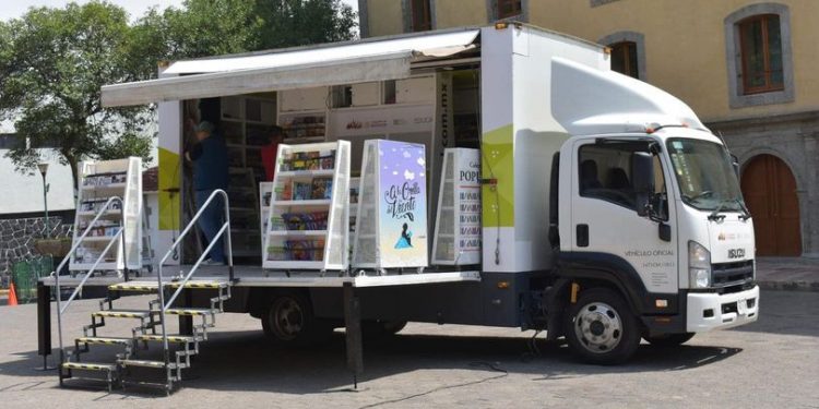 INICIA “LETRAS PENINSULARES”, RECORRIDO DEL LIBROBÚS EN BCS Y BC