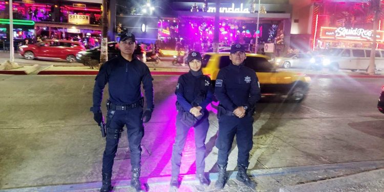 SERVICIOS PÚBLICOS TRABAJA EN LA MEJORA DE ALUMBRADO PÚBLICO EN PUNTOS ESTRATÉGICOS DE CABO SAN LUCAS