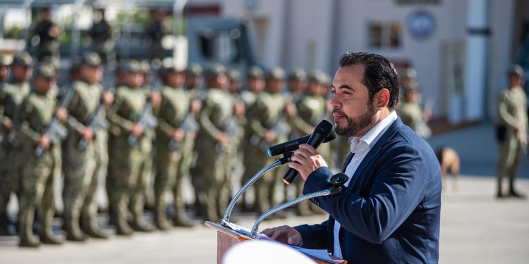 ENCABEZA ALCALDE CHRISTIAN AGUNDEZ GÓMEZ CEREMONIA DEL 203° ANIVERSARIO DE LA CREACIÓN DE LA ARMADA DE MÉXICO EN CABO SAN LUCAS