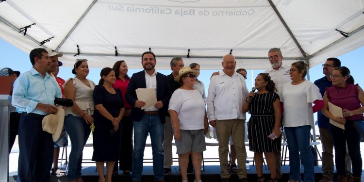 RECONOCE ALCALDE CHRISTIAN AGUNDEZ GÓMEZ ESFUERZO QUE REALIZA EL FOIS CON LA ENTREGA DE 2 OBRAS DE PAVIMENTACIÓN EN LOS CABOS