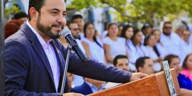 GOBIERNO DE LOS CABOS GARANTIZA APOYO A PERSONAS AFECTADAS POR INCENDIO EN SANTA ROSA