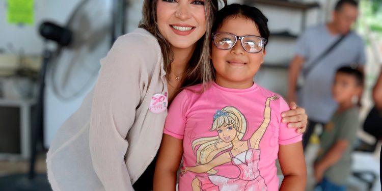 SMDIF LOS CABOS Y LA VISTA SERVICIOS ÓPTICOS ENTREGARON LENTES GRADUADOS DE LA “ CAMPAÑA VISUAL 2024”