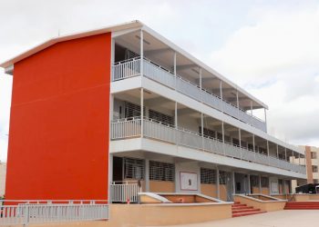 AUTORIDADES ESTATALES Y MUNICIPALES ENTREGAN LA PRIMERA ETAPA DE LA SECUNDARIA GENERAL #8 DE LOMAS DEL VALLE EN CSL