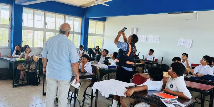 SIGUE LA LIMPIEZA DE CAMELLONES Y AVENIDAS DE SAN JOSÉ DEL CABO