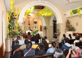 CON CEREMONIA RELIGIOSA Y PROCESIÓN HASTA EL SIMBÓLICO ARCO DE CABO SAN LUCAS, RINDEN HOMENAJE A SAN LUCAS EVANGELISTA