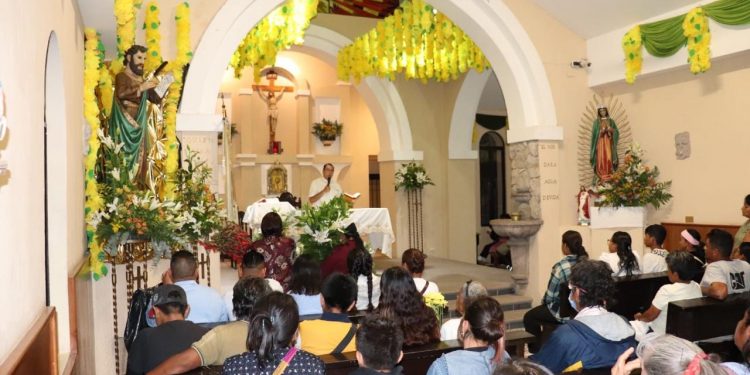 CON CEREMONIA RELIGIOSA Y PROCESIÓN HASTA EL SIMBÓLICO ARCO DE CABO SAN LUCAS, RINDEN HOMENAJE A SAN LUCAS EVANGELISTA
