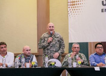 CON CEREMONIA RELIGIOSA Y PROCESIÓN HASTA EL SIMBÓLICO ARCO DE CABO SAN LUCAS, RINDEN HOMENAJE A SAN LUCAS EVANGELISTA