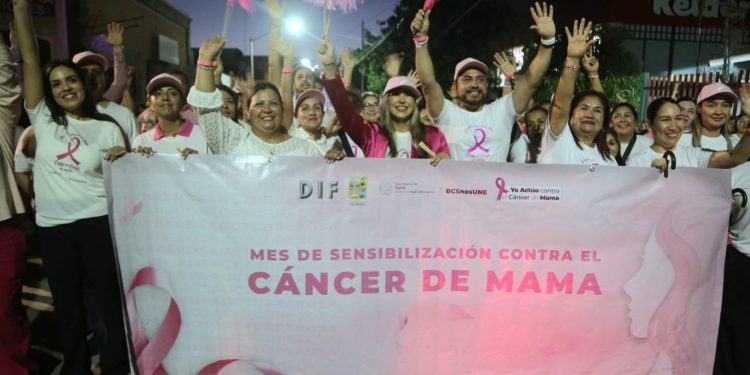 MARCHAN PARA CONCIENTIZAR Y LUCHAR CONTRA EL CÁNCER DE MAMA EN LOS CABOS
