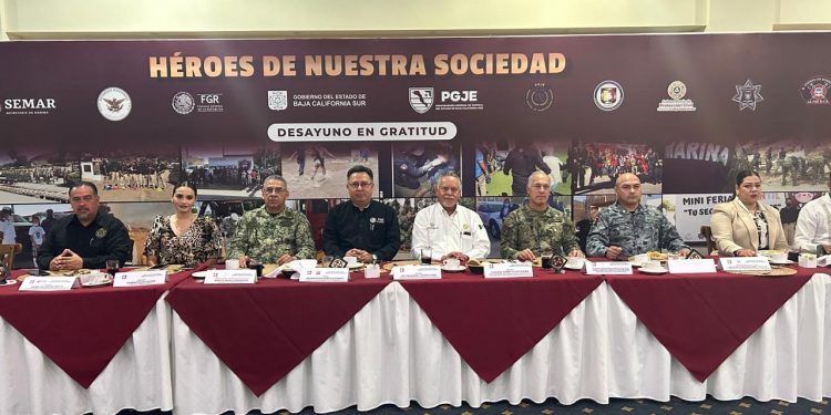 ELEMENTOS DE FGR, RECIBEN RECONOMIENTO EN BCS DERIVADO DEL EJERCICIO DE SUS FUNCIONES