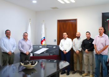 RECIBE PGJE DONACIÓN DE 4 ANTENAS PARA INTERNET SATELITAL DE COPARMEX