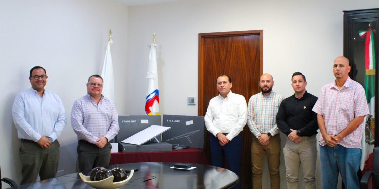 RECIBE PGJE DONACIÓN DE 4 ANTENAS PARA INTERNET SATELITAL DE COPARMEX