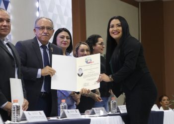 ENTREGAN TÍTULOS A UNA GENERACIÓN MÁS DE EGRESADOS Y EGRESADAS DE LA UABCS