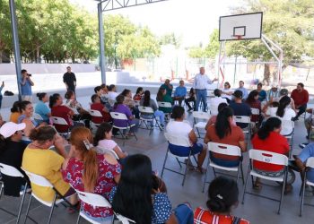 GOBERNADOR ENTREGA TRANSPORTE ESCOLAR Y ANUNCIA MEJORAS EN INFRAESTRUCTURA Y SALUD EN EL CARRIZAL