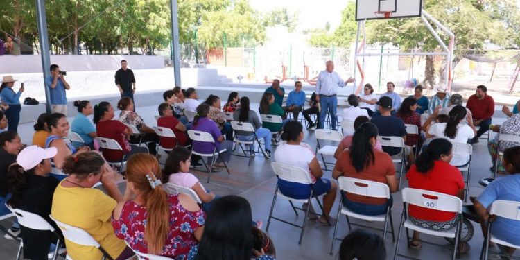 GOBERNADOR ENTREGA TRANSPORTE ESCOLAR Y ANUNCIA MEJORAS EN INFRAESTRUCTURA Y SALUD EN EL CARRIZAL
