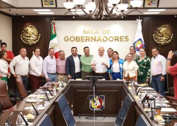 ENTREGA GOBIERNO DE BCS Y SEDIF EQUIPAMIENTO Y MATERIALES PARA CASAS DE DÍA