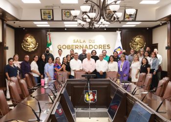 FIRMA GOBERNADOR VMCC CESIÓN DE DERECHOS DE LA FRECUENCIA 99.9 FM A LA UABCS