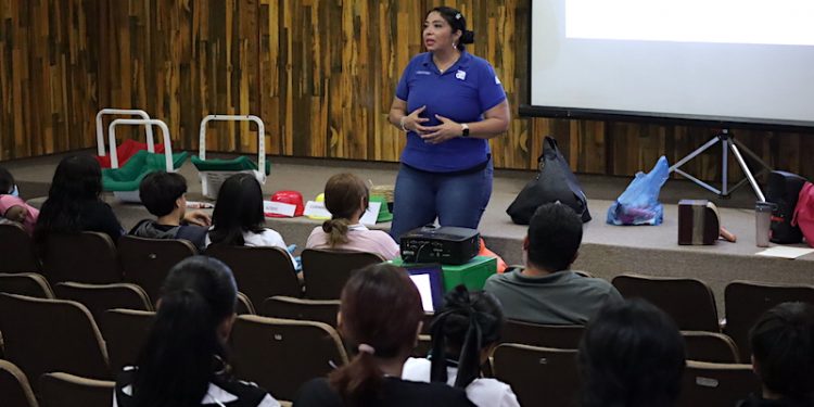 CAPACITAN A JÓVENES COMO PROMOTORES DE LA ESTRATEGIA DE SERVICIOS AMIGABLES