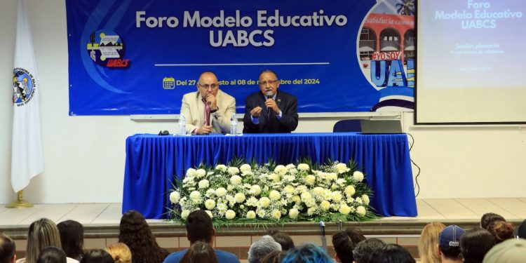 CULMINA FORO DE LA UABCS PARA DISEÑAR UN NUEVO MODELO EDUCATIVO CON PARTICIPACIÓN DE DIVERSOS SECTORES
