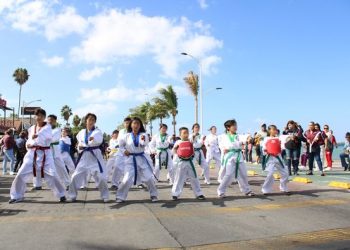 PARTICIPAN ALUMNOS DEL CSS LA PAZ EN DESFILE CÍVICO-DEPORTIVO DEL 20 DE NOVIEMBRE: IMSS BAJA CALIFORNIA SUR