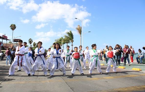 PARTICIPAN ALUMNOS DEL CSS LA PAZ EN DESFILE CÍVICO-DEPORTIVO DEL 20 DE NOVIEMBRE: IMSS BAJA CALIFORNIA SUR