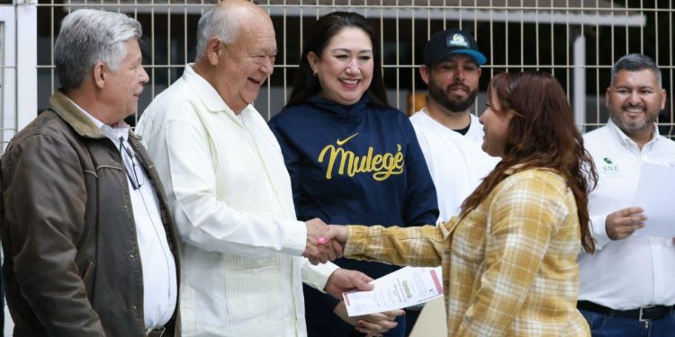 ENTREGA VÍCTOR CASTRO APOYOS PRODUCTIVOS PESQUEROS EN SANTA ROSALÍA