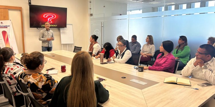 CAPACITAN A JÓVENES COMO PROMOTORES DE LA ESTRATEGIA DE SERVICIOS AMIGABLES