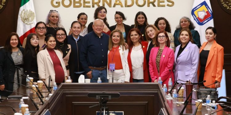 SE REÚNE GOBERNADOR, VÍCTOR CASTRO CON INTEGRANTES DEL PARLAMENTO DE MUJERES DE BCS