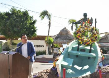    REALIZAN HOMENAJE A PESCADOR “EL YOCA” Y RECONOCIMIENTO A LAS Y LOS HABITANTES ORIGINARIOS FUNDADORES DEL MÉDANO EN CABO SAN LUCAS