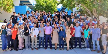 ALCALDE DE LOS CABOS REFRENDA COMPROMISO CON LA EDUCACIÓN EN BENEFICIO DE 1 MIL 800 ESTUDIANTES DEL CETMAR #31