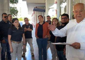 ATIENDE GOBERNADOR A ELEMENTOS DE LA PGJE Y MIEMBROS DE ANTORCHA CAMPESINA