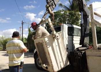TRAS REPORTES REALIZA SERVICIOS PÚBLICOS REPARACIÓN DE ALUMBRADO PÚBLICO EN COLONIAS DE LOS CABOS