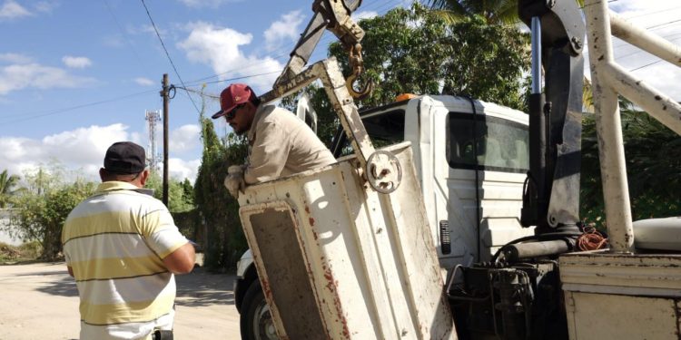TRAS REPORTES REALIZA SERVICIOS PÚBLICOS REPARACIÓN DE ALUMBRADO PÚBLICO EN COLONIAS DE LOS CABOS