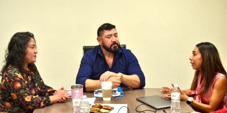 TRAS REPORTES REALIZA SERVICIOS PÚBLICOS REPARACIÓN DE ALUMBRADO PÚBLICO EN COLONIAS DE LOS CABOS