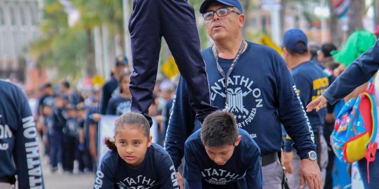 TODO LISTO PARA EL DESFILE DE LA REVOLUCIÓN MEXICANA.