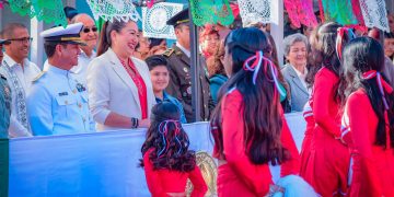 ALCALDESA DE MULEGÉ ENCABEZA DESFILE DEL 114 ANIVERSARIO DE LA REVOLUCIÓN MEXICANA