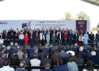 GOBERNADOR VÍCTOR CASTRO FIRMA ACUERDO NACIONAL POR EL DERECHO HUMANO AL AGUA