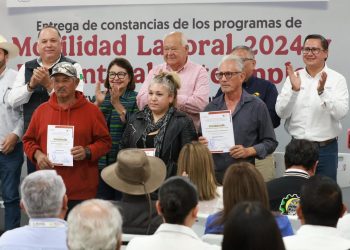 ENTREGA VCC CONSTANCIAS A TRABAJADORES AGRÍCOLAS TEMPORALES, Y APOYOS PARA EL AUTOEMPLEO EN COMONDÚ