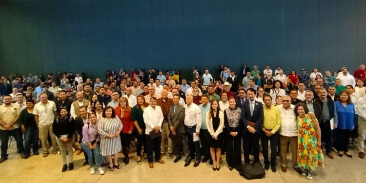 EN BCS LUCHAMOS POR CONSERVAR NUESTROS MARES: VÍCTOR CASTRO