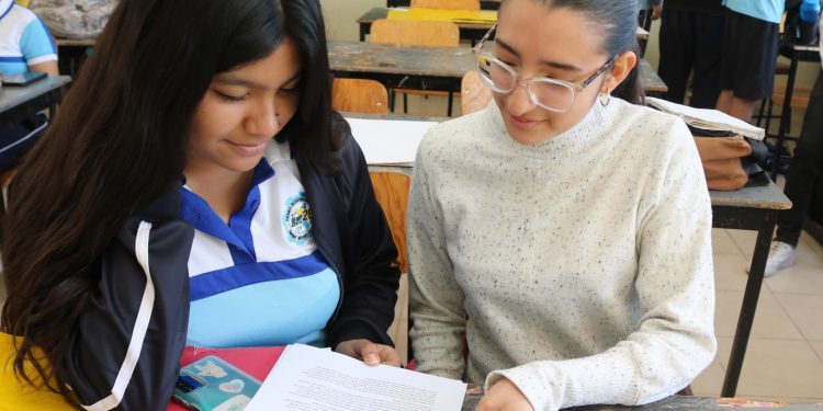 GARANTIZA BECA UNIVERSAL “RITA CETINA” EL DERECHO A LA EDUCACIÓN SECUNDARIA