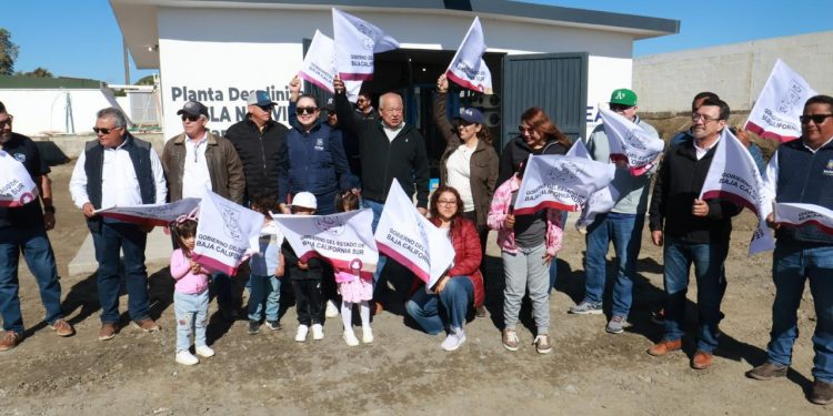 ENTREGA GOBERNADOR DE BCS NUEVA PLANTA DESALINIZADORA EN ISLA NATIVIDAD