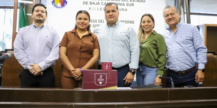 ENTREGA PODER EJECUTIVO DE BCS DOCUMENTO DE TERCER INFORME ANTE EL CONGRESO DEL ESTADO