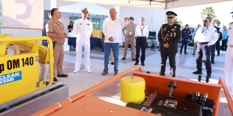 INAUGURA GOBERNADOR VMCC TRABAJOS PARA EL SIMULACRO DE ATENCIÓN DE DERRAMES DE HIDROCARBUROS EN LA BAHÍA DE LA PAZ
