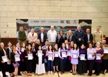 CLAUSURA GOBERNADOR VÍCTOR CASTRO DIPLOMADO SOBRE ENFOQUE DE DEMOCRACIA FAMILIAR Y CONTRA LA VIOLENCIA