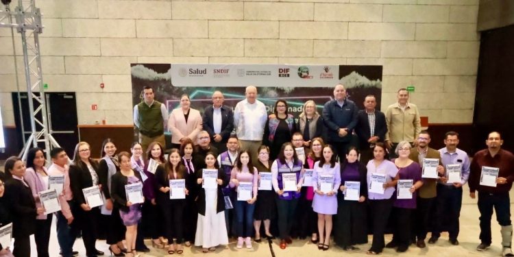 CLAUSURA GOBERNADOR VÍCTOR CASTRO DIPLOMADO SOBRE ENFOQUE DE DEMOCRACIA FAMILIAR Y CONTRA LA VIOLENCIA