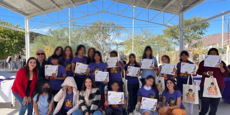 NIÑAS Y JÓVENES DE LA TELESECUNDARIA 50 RECIBEN CONSTANCIAS DE PARTICIPACIÓN EN TALLER DE LIDERAZGO
