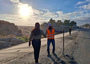 REALIZAN TRABAJOS DE LIMPIEZA EN LA AVENIDA LEONA VICARIO EN CABO SAN LUCAS