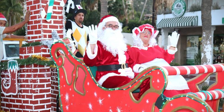 PERSONAL DE SERVICIOS PÚBLICOS REALIZA DESFILE NAVIDEÑO EN CSL